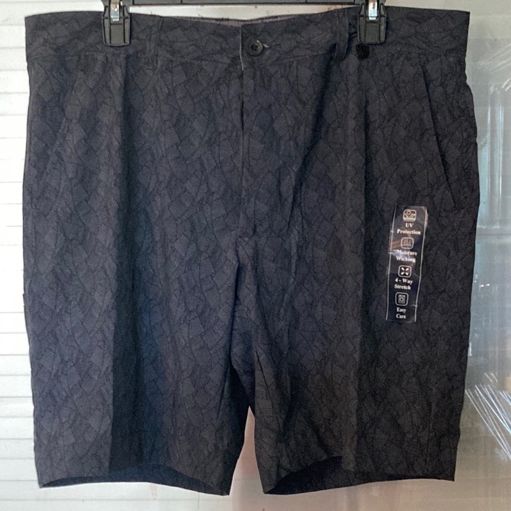 V46 performance golf shorts. IV Protecting,Moisture Wicking,comfort stretch Sz36